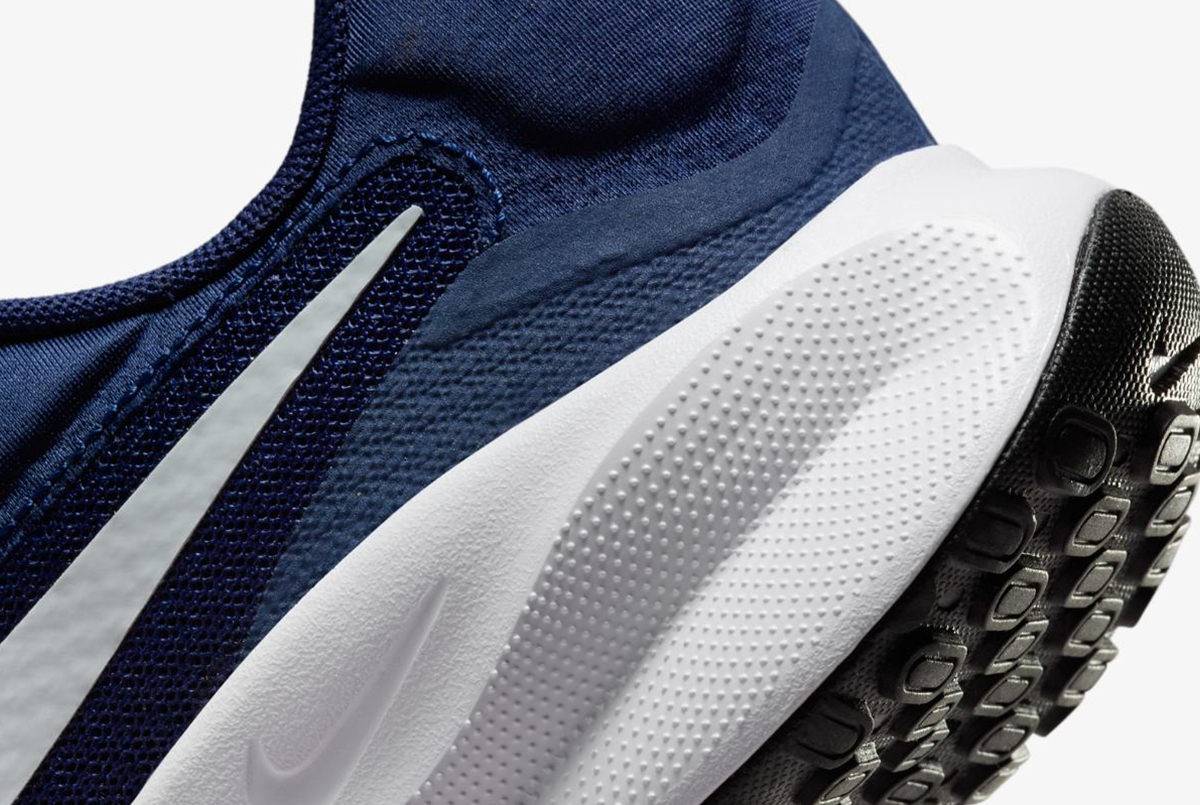 Кроссовки Nike Revolution 7 FB2207-400