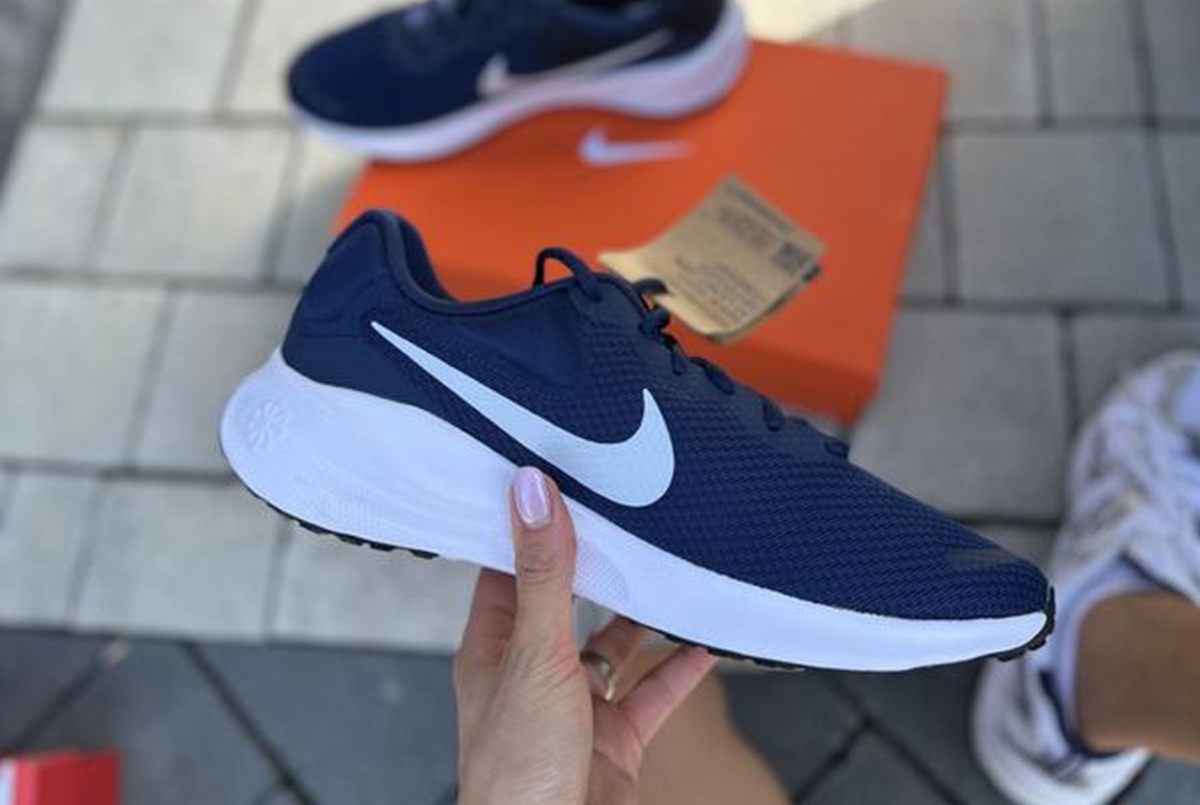 Кроссовки Nike Revolution 7 FB2207-400