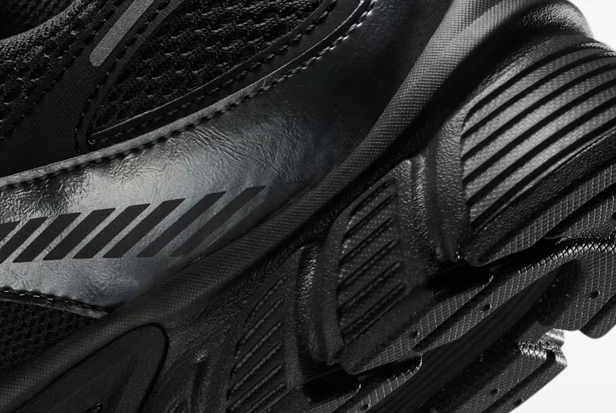 Кроссовки Nike V5 RNR HJ5228-001