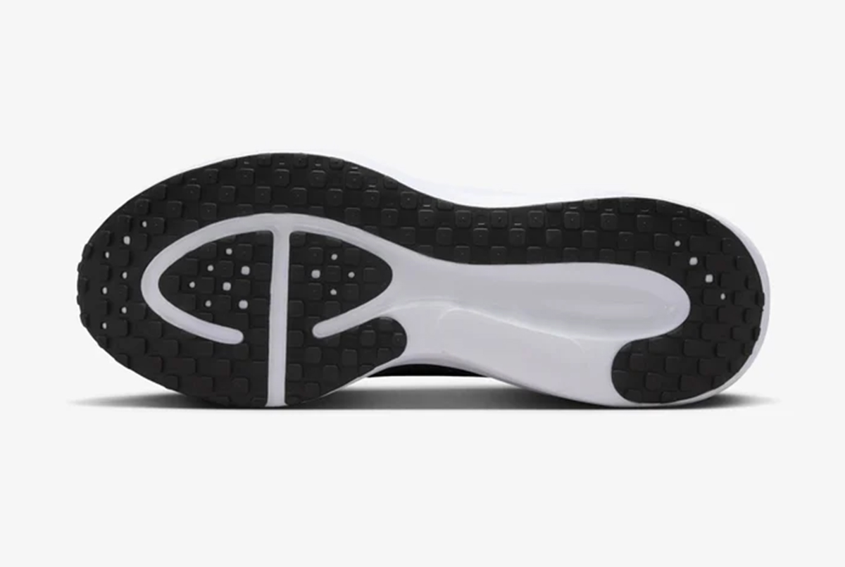 Кроссовки Nike Revolution 8 HJ9198-004