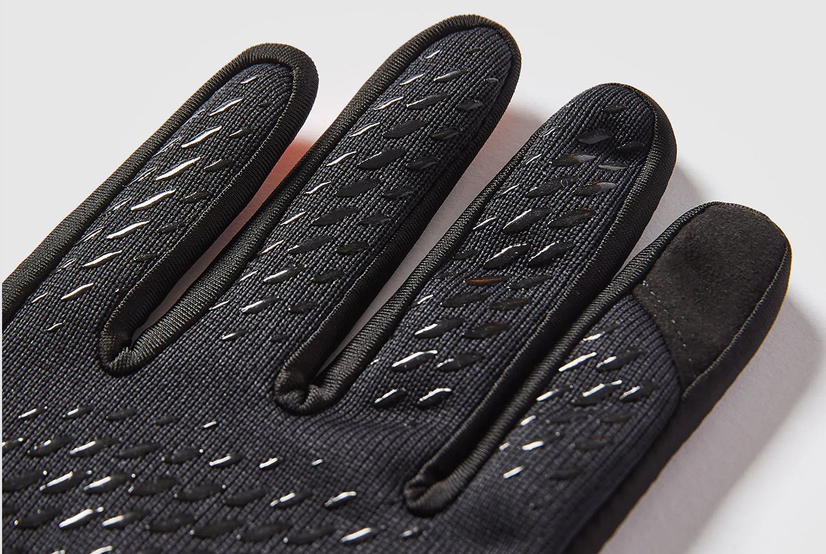 Детские перчатки тренировочные Nike Academy Therma-FIT Junior HF0547-013