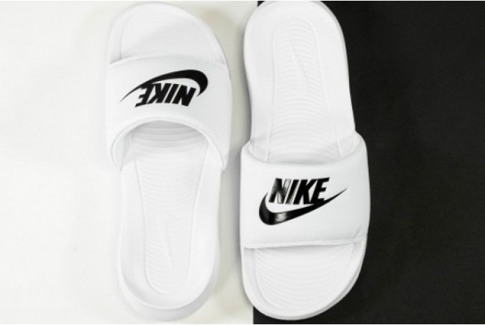 Капці Nike Victori One Slide CN9675-100