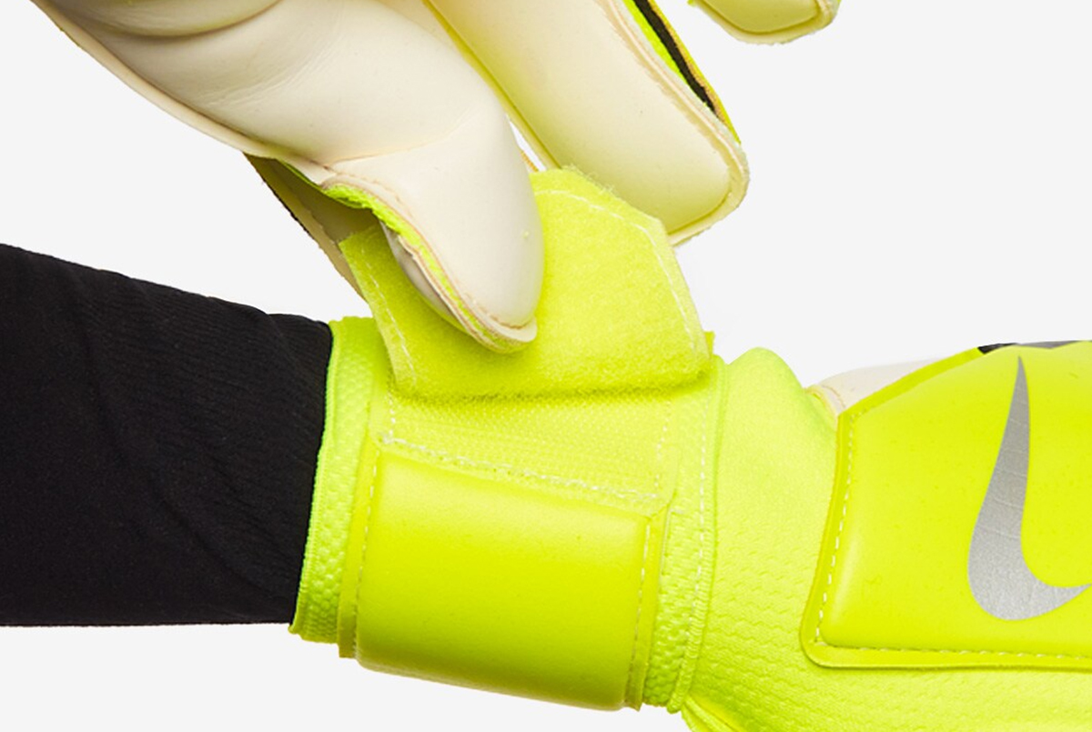 Вратарские перчатки Nike GK Grip 3 HQ0256-702